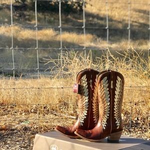 Ariat-Gold crest women’s cowboy boots